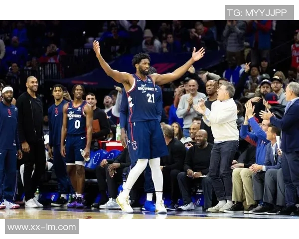 乔治参与合练展现状态恩比德单独进行力量与体能训练